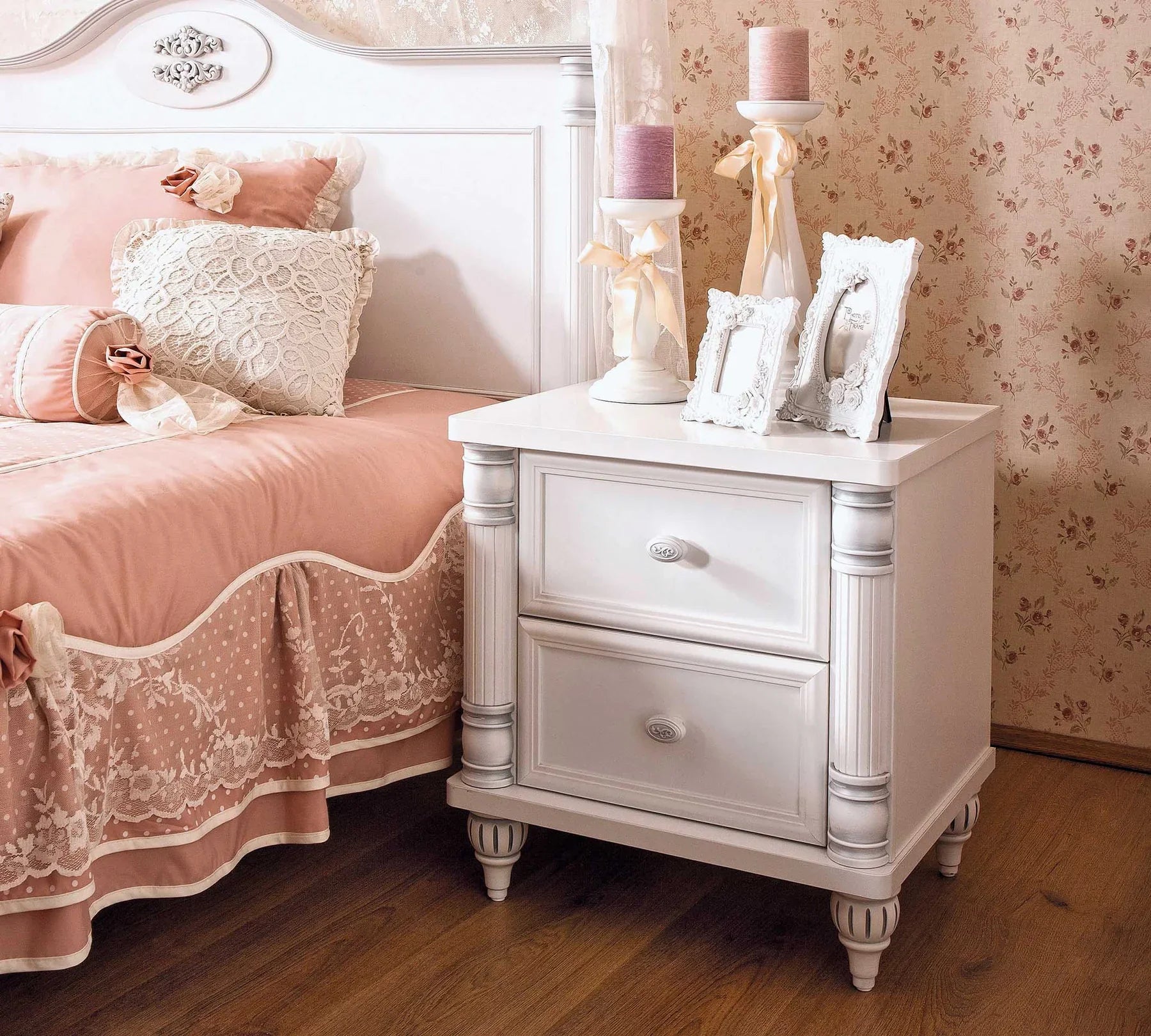 Нощно шкафче «Romantic» + две чекмеджета, размер 50х56х42см