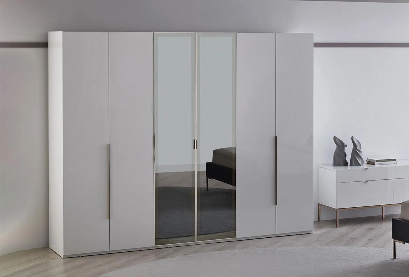 Шесткрилен гардероб «Legato White» - стъклени врати, ширина 272см