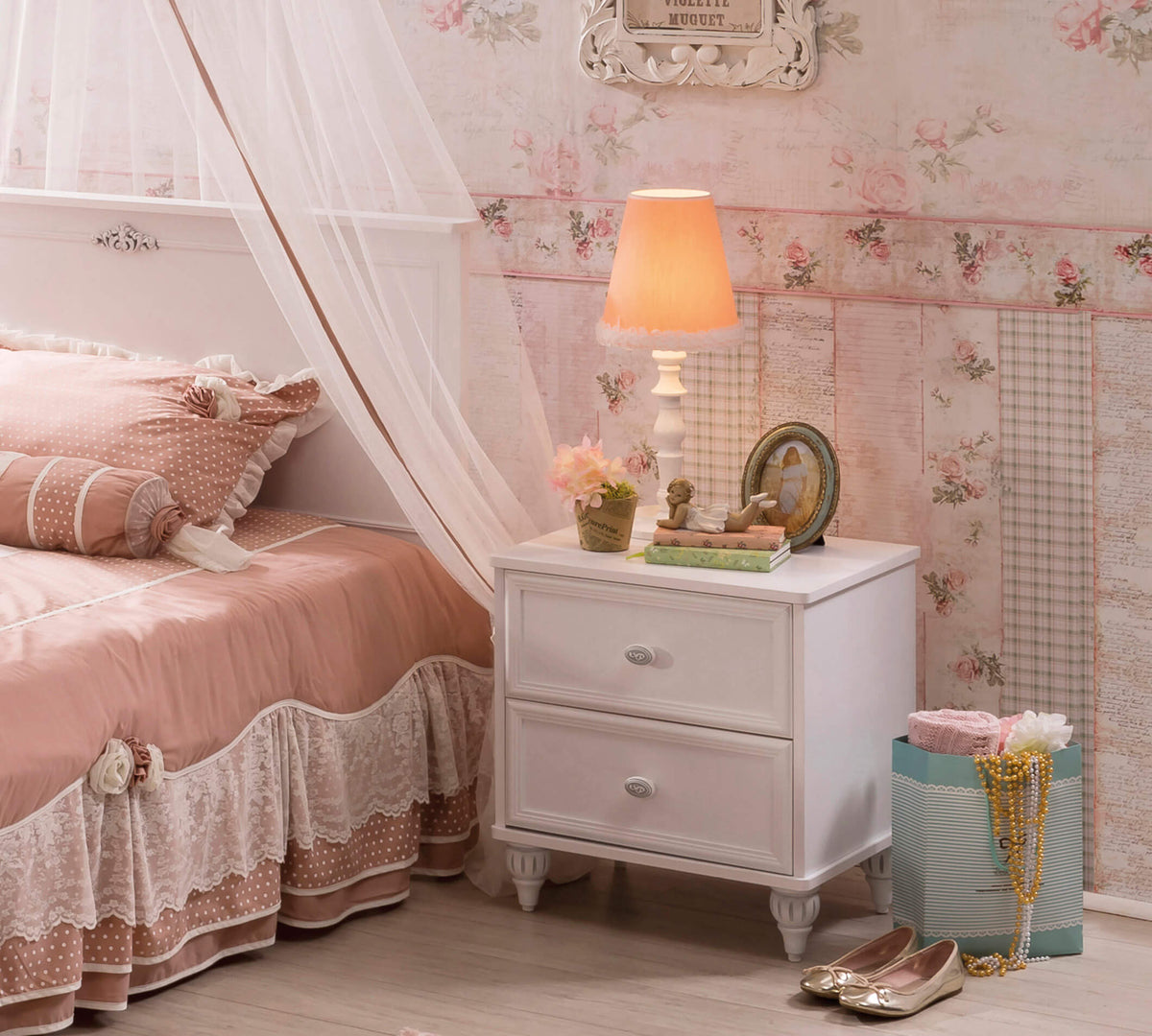 Нощно шкафче «Romantica» + две чекмеджета, размер 50х56х41см