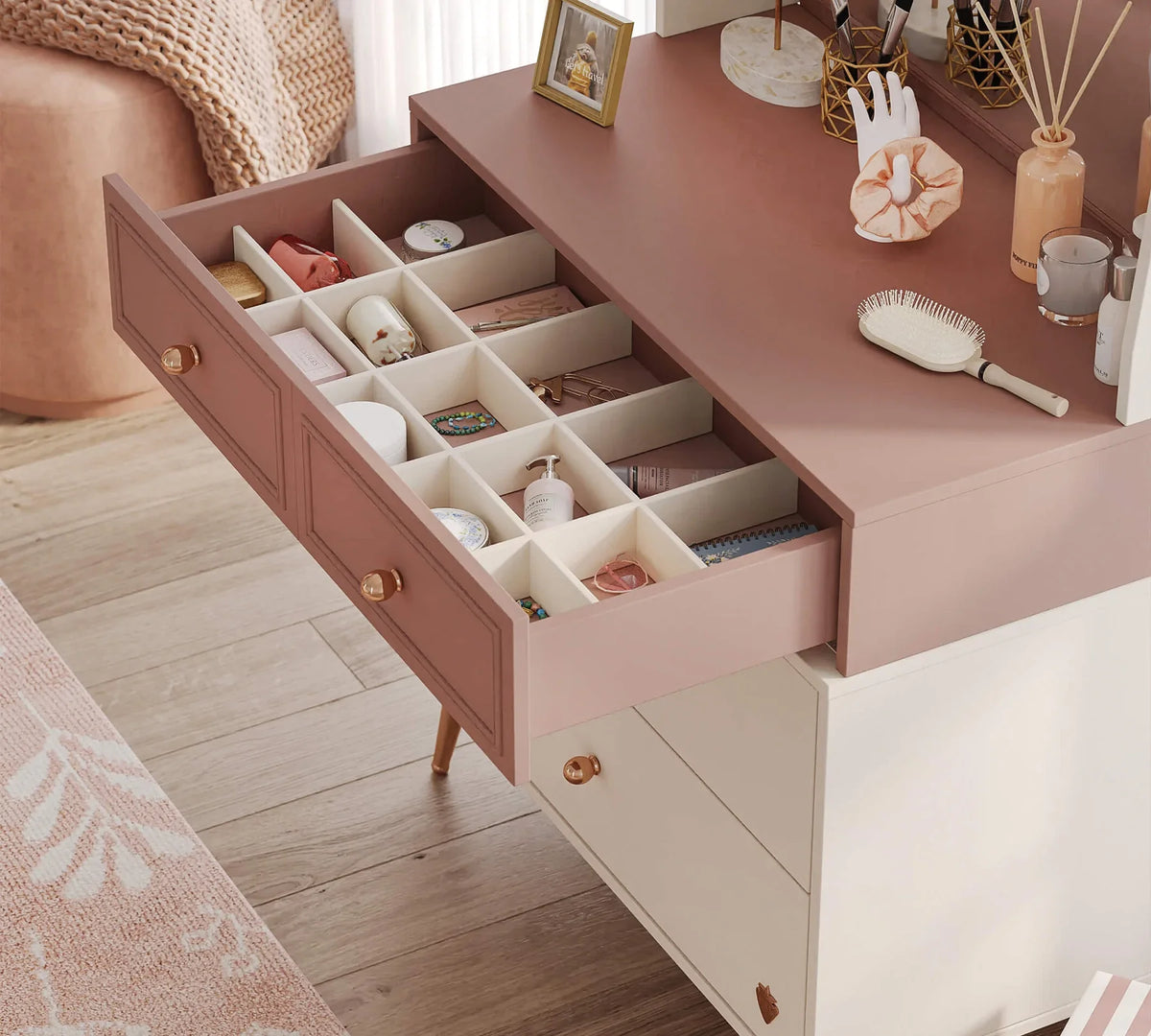 Скрин «Elegance» с четири чекмеджета, размер 80х79х44см