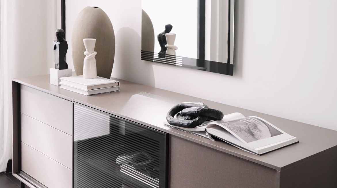 Бюфет «Berta» с три чекмеджета, с LED осветление, размер 192х82х50см